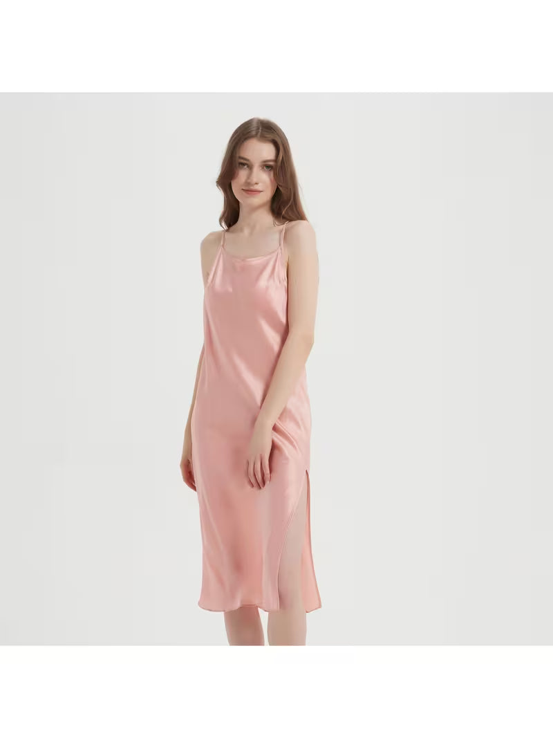 100% Mulberry with Glossy Satin End. Thin Straps And Side Split Design Bring Elegant Drape. Smooth Breathable Fabric Ensures Comfy Sleep